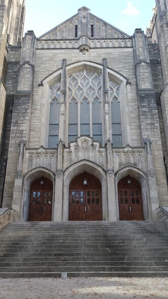 More Photos Of 501 N Tryon St, Charlotte Religious Facility For Lease