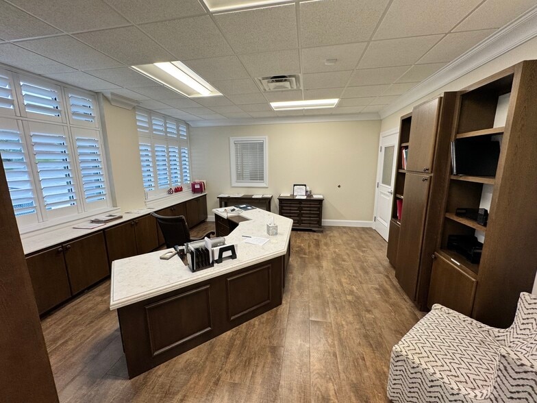 More Photos Of 101 Neal Pl, High Point Office For Lease