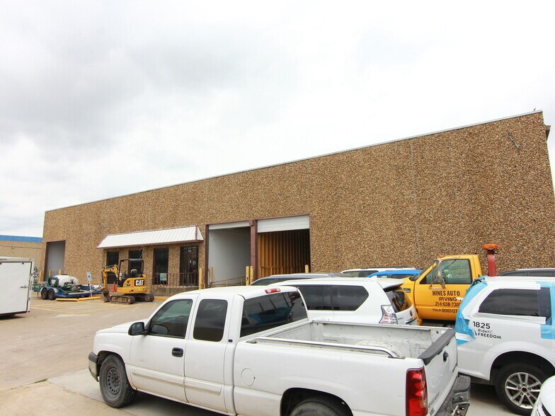 More Photos Of 2120 Vanco Dr, Irving Distribution For Lease