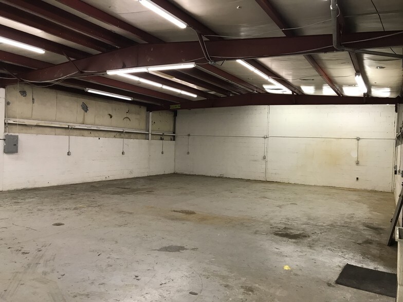 More Photos Of 901 N Virginia Ave, Oklahoma City Manufacturing For Lease
