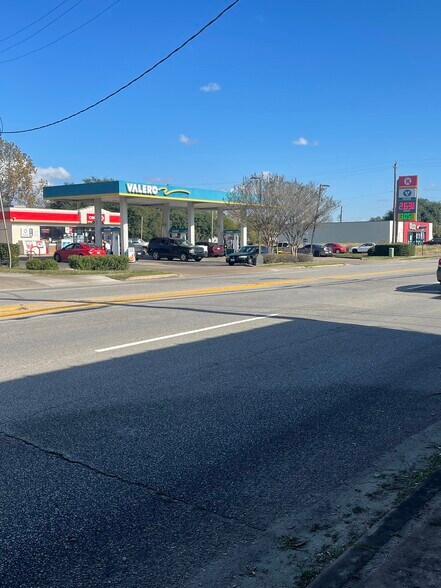 More Photos Of 7122 Lawndale St, Houston Freestanding For Sale