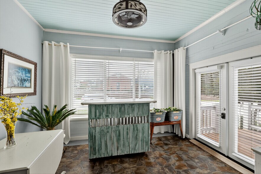 More Photos Of 178 S Caldwell St, Brevard Specialty For Sale