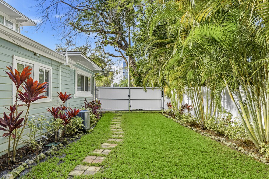 More Photos Of 1322 3rd Ave W, Bradenton Office Residential For Sale