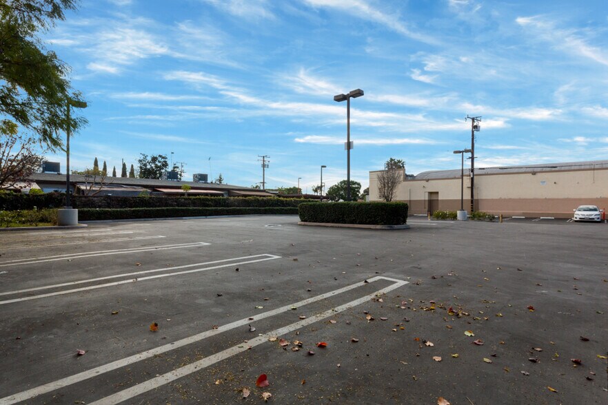 More Photos Of 505 S Main St, Santa Ana Storefront For Sale