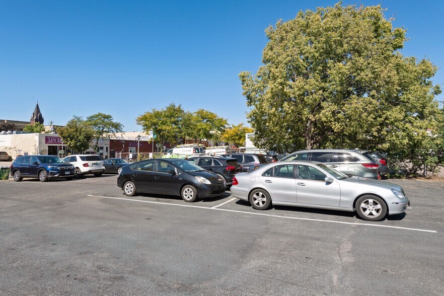 More Photos Of 2639-2641 Nicollet Ave, Minneapolis General Retail For Sale