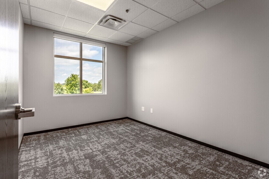 More Photos Of 579 Executive Campus Dr, Westerville Office For Sale