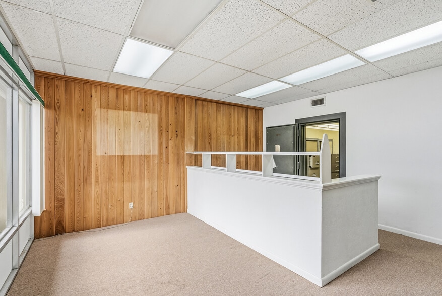 More Photos Of 2145 15th Ave, Vero Beach Office For Sale
