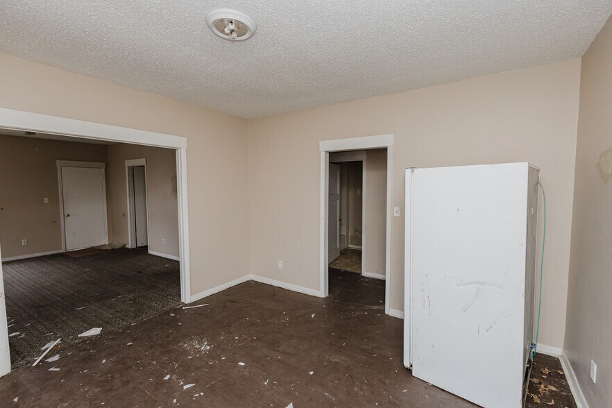 More Photos Of 123 E Madison Ave, Arkansas City Apartments For Sale
