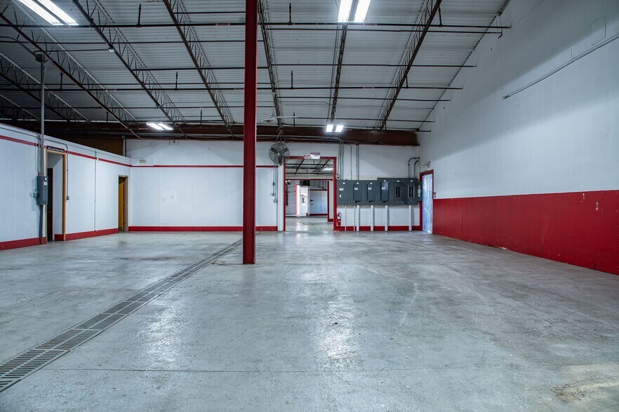 More Photos Of 825 Highway 151, Platteville Warehouse For Lease