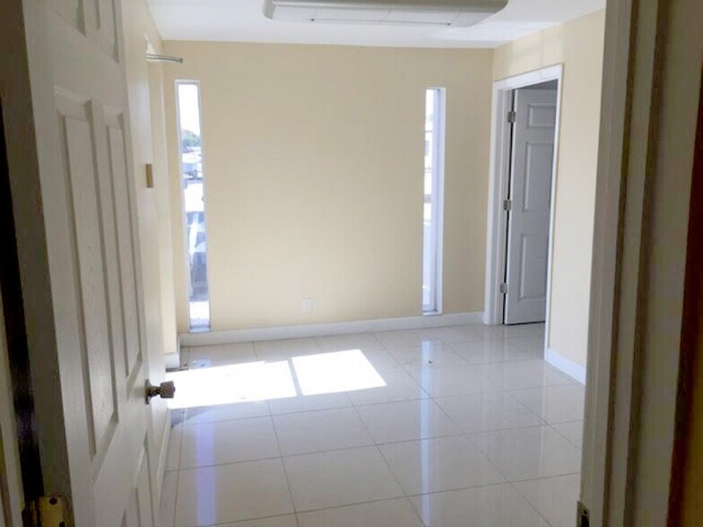 More Photos Of 1800-1812 SW 7th Ave, Pompano Beach Warehouse For Sale