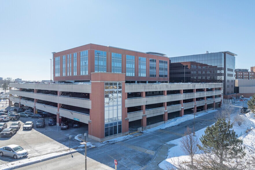 More Photos Of 800 Biesterfield Rd, Elk Grove Village Medical For Lease