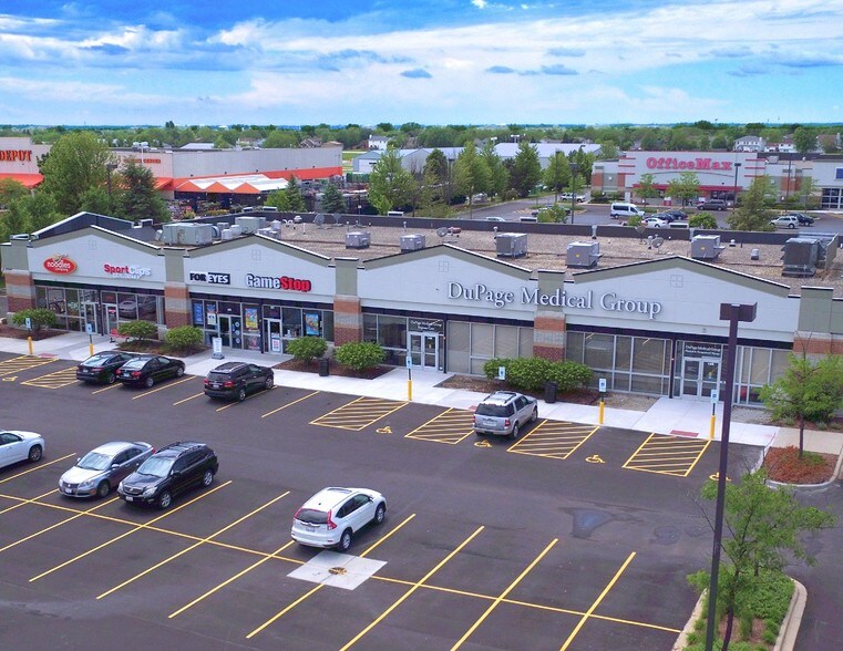 More Photos Of 137-149 N Weber Rd, Bolingbrook Restaurant For Lease