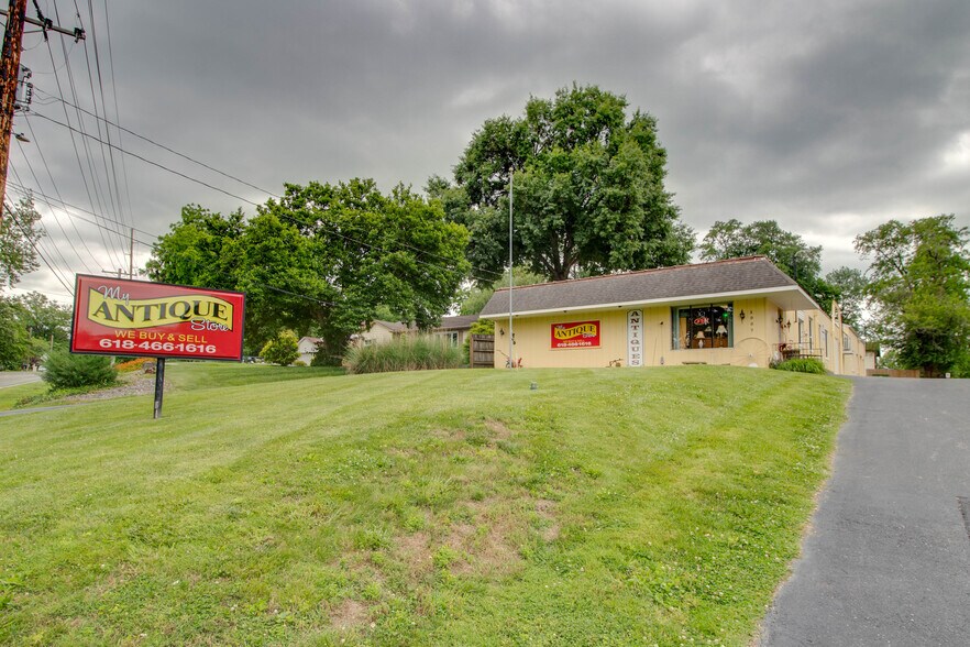More Photos Of 1007 W Delmar Ave, Godfrey General Retail For Sale