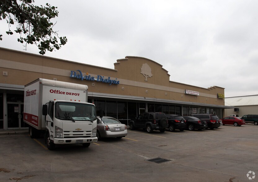 More Photos Of 4914-4918 W 34th St, Houston Unknown For Lease