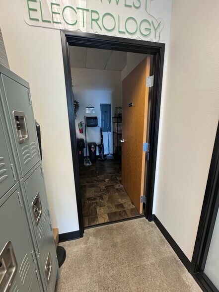 More Photos Of 2612 NE 114th Ave, Vancouver Freestanding For Lease