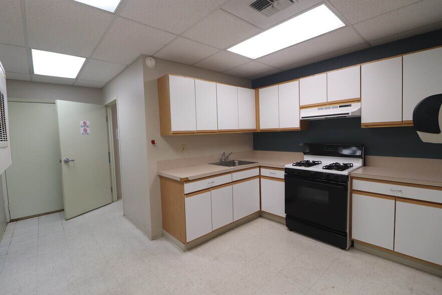 More Photos Of 39141 Pocahontas, Baker City Medical For Sale
