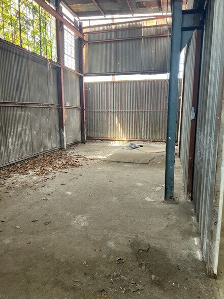 More Photos Of 1682 E 41st St, Los Angeles Warehouse For Sale