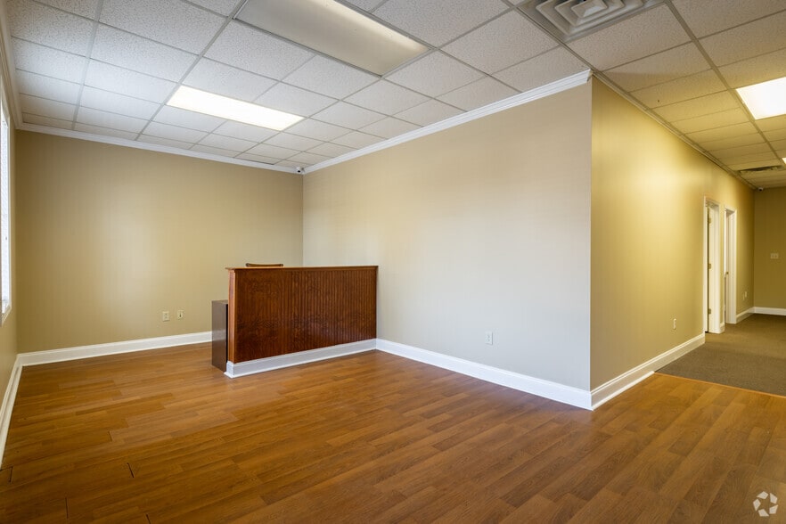 More Photos Of 236 Stockbridge Rd, Jonesboro Office For Sale