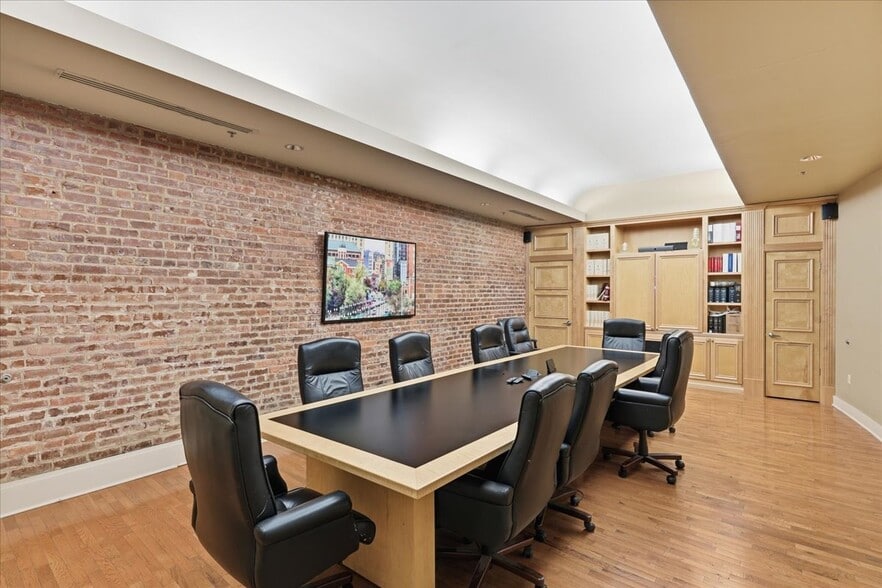 More Photos Of 418 S Gay St, Knoxville Office Residential For Lease