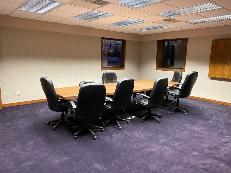 More Photos Of 615 Nokomis St, Alexandria Office For Lease