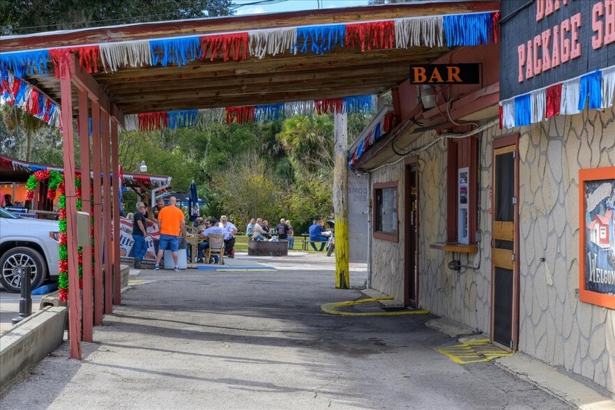 More Photos Of 337 S US Highway 17, East Palatka General Retail For Sale