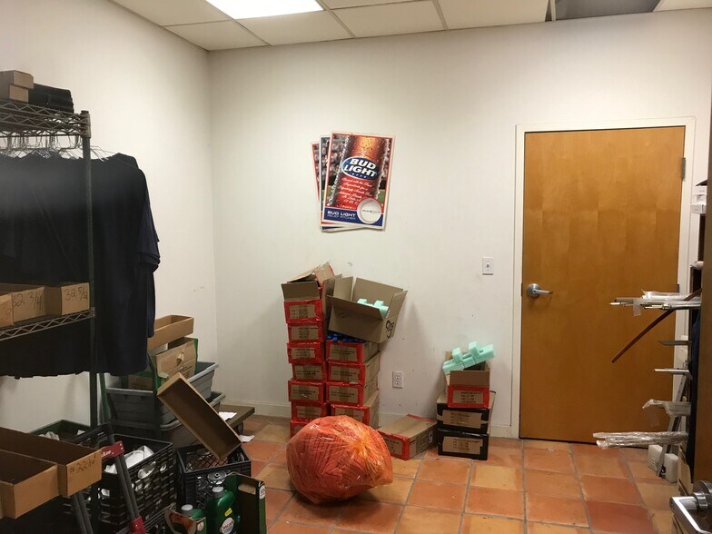 More Photos Of 1 Testa Pl, Norwalk Warehouse For Lease