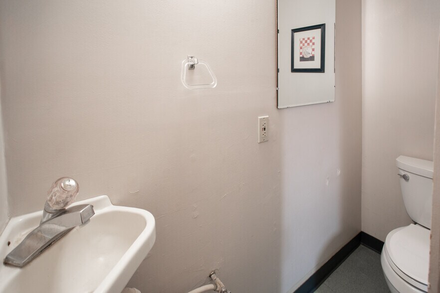 More Photos Of 310-312 1st St, Marysville Office Residential For Lease