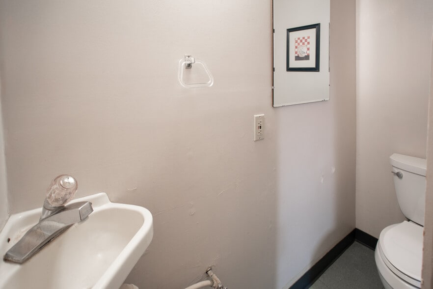 More Photos Of 310-312 1st St, Marysville Office Residential For Lease