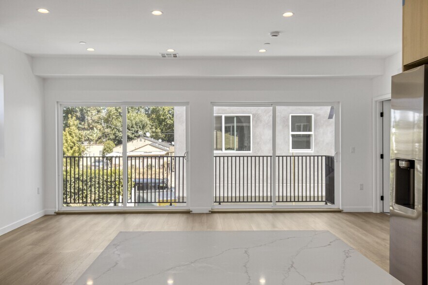 More Photos Of 10828 Hesby St, North Hollywood Apartments For Sale