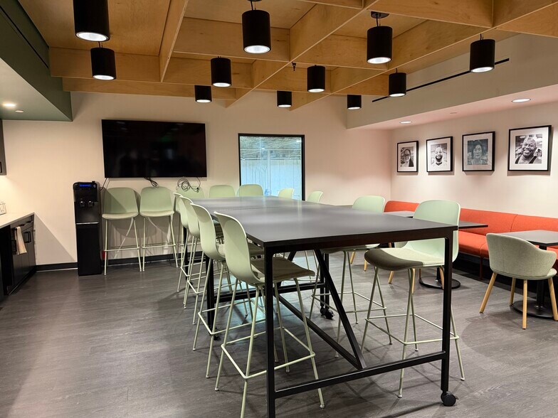 More Photos Of 740 Coopertown Rd, Delanco Warehouse For Lease