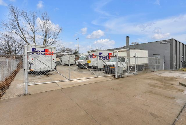 More Photos Of 13920 E 9 Mile Rd, Warren Warehouse For Lease