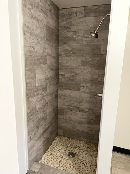 More Photos Of 13095 San Fernando Rd, Sylmar Flex For Lease