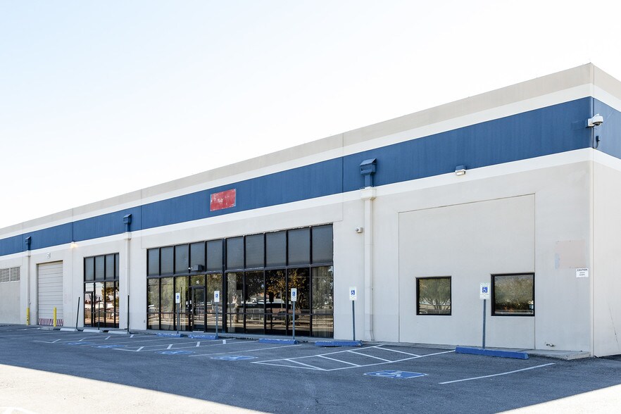 More Photos Of 777 E MacArthur Cir, Tucson Distribution For Lease