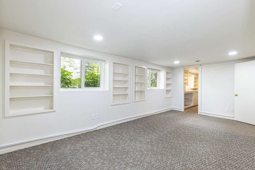 More Photos Of 1801 Oak St, Napa Office For Sale