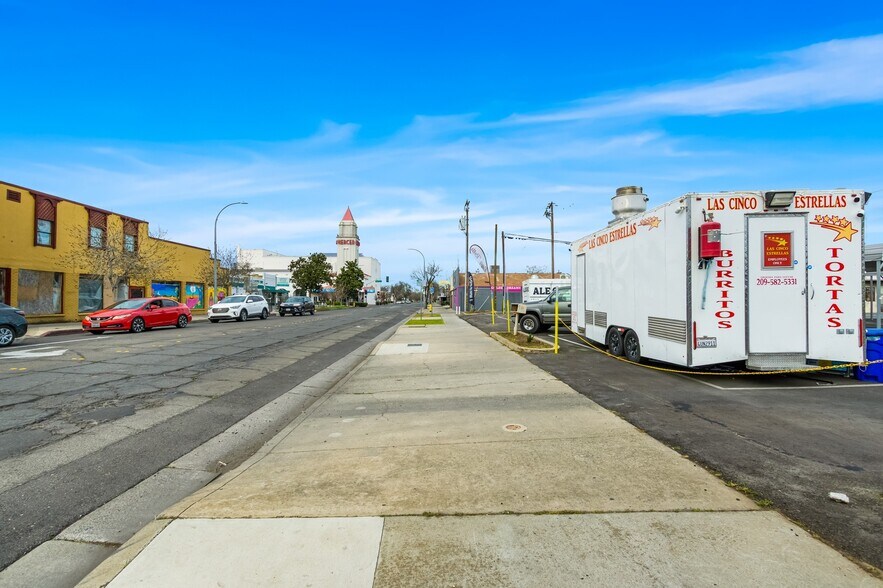More Photos Of 1616 Martin Luther King Jr Way, Merced Land For Sale