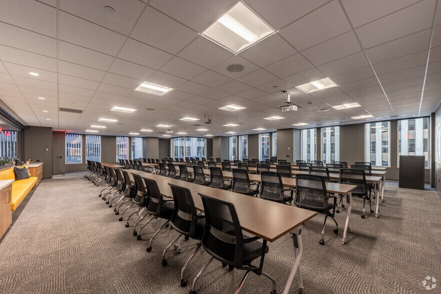 More Photos Of 800 LaSalle Ave, Minneapolis Office For Lease