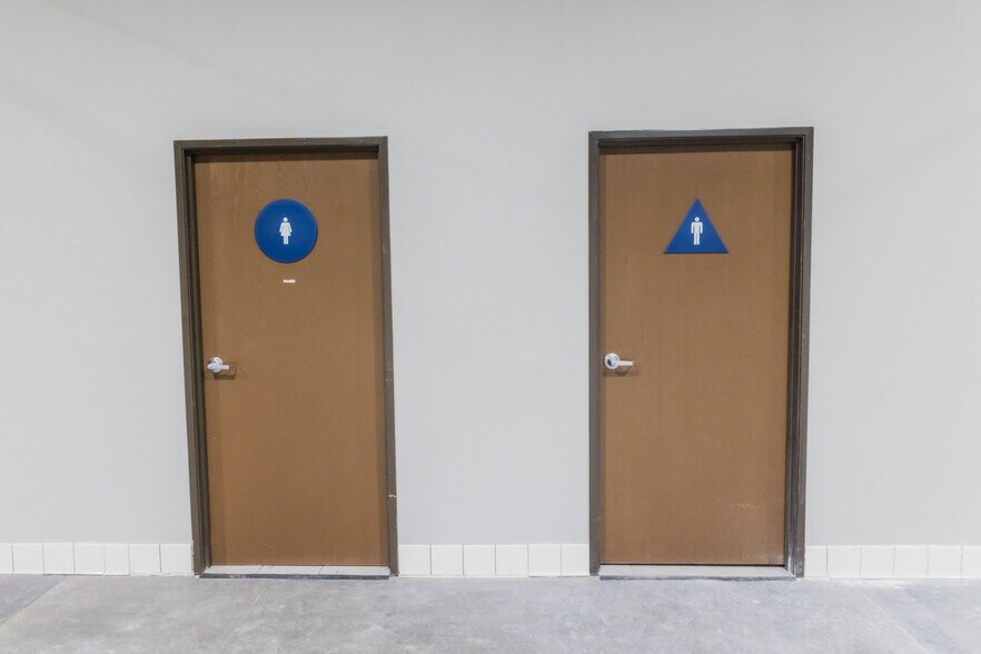 More Photos Of 17209 S Figueroa St, Gardena Warehouse For Lease