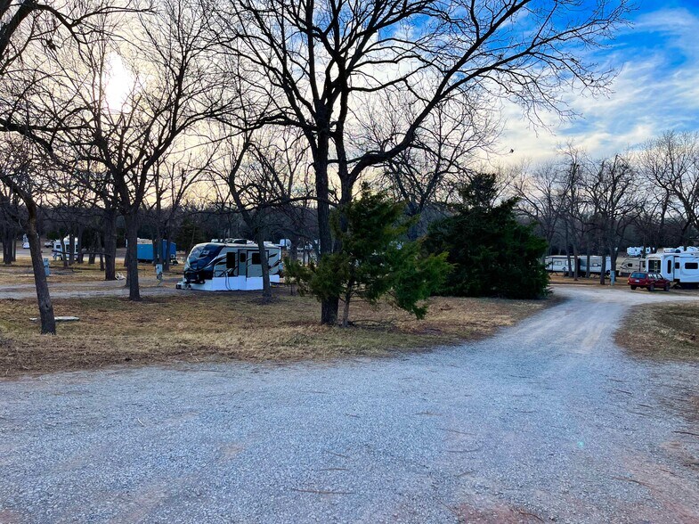 More Photos Of 571 S Main St, Luther Trailer Camper Park For Sale
