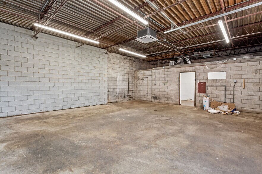 More Photos Of 1128 S Elgin Ave, Tulsa Warehouse For Lease