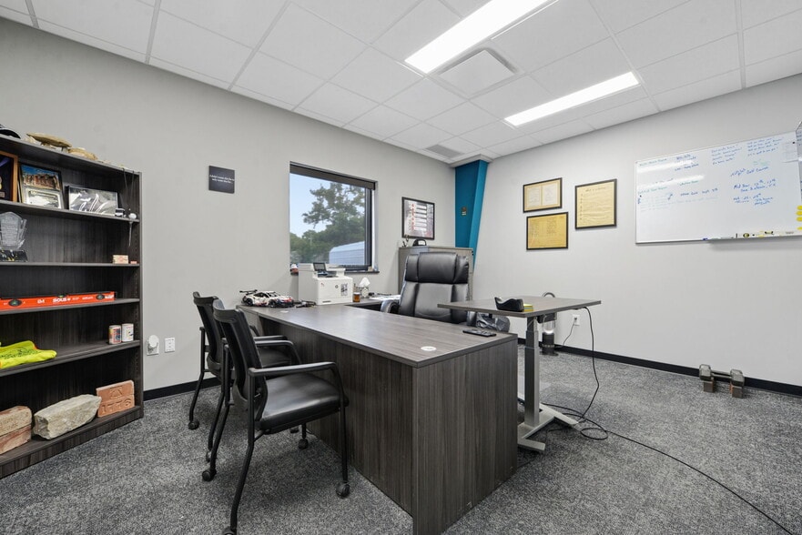 More Photos Of 2929 E 14th Ave, Columbus Showroom For Sale
