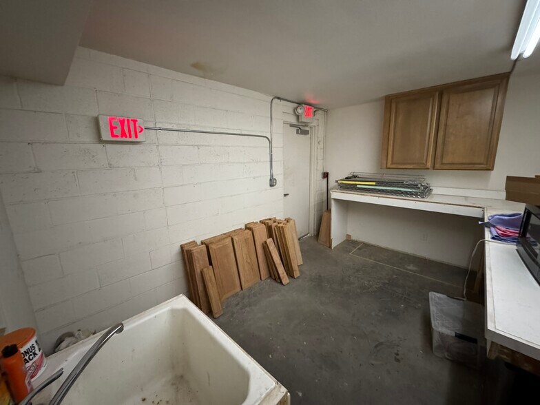 More Photos Of 1642 Carse Dr, Boulder City Warehouse For Sale
