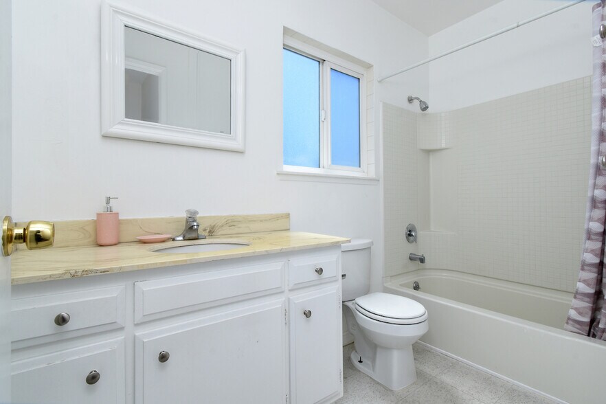 More Photos Of 9301 Darby Ave, Northridge Apartments For Sale