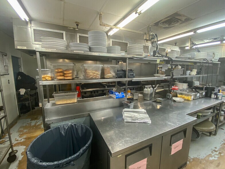 More Photos Of 14442 Solomons Island Rd, Solomons Restaurant For Lease