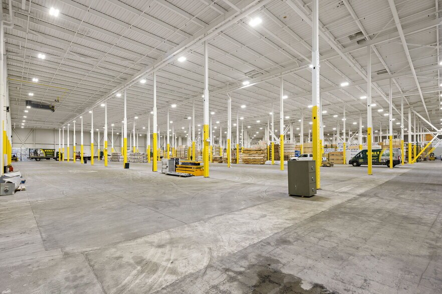 More Photos Of 6001 Tonnelle Ave, North Bergen Warehouse For Lease