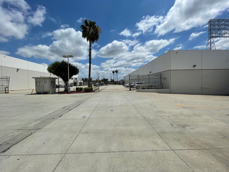 More Photos Of 6925 Atlantic Ave, Long Beach Warehouse For Lease