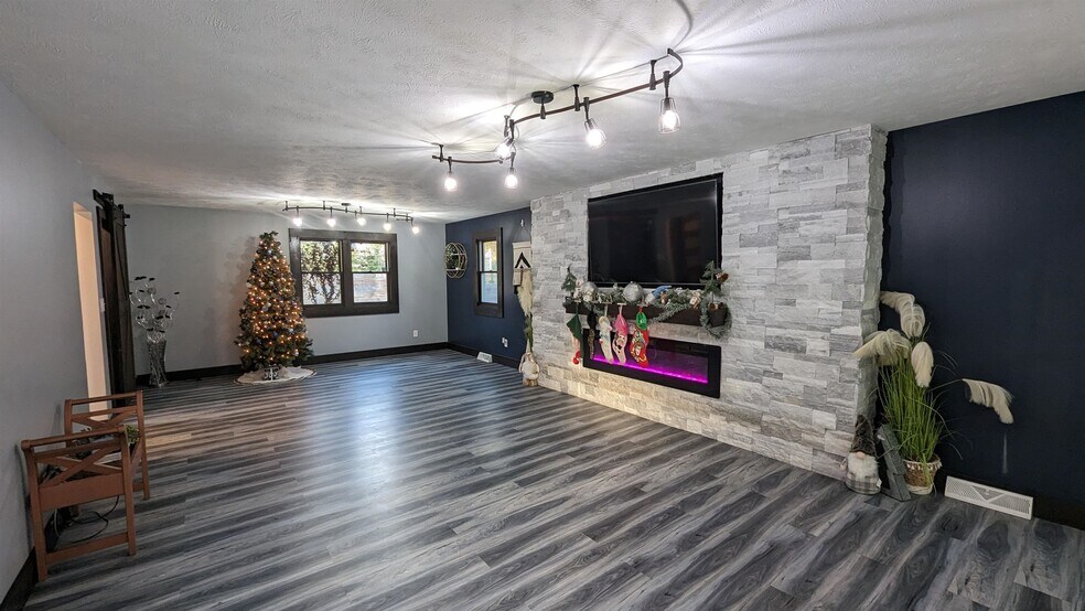 More Photos Of 933 W Weber Sq, South Bend Lodge Meeting Hall For Sale