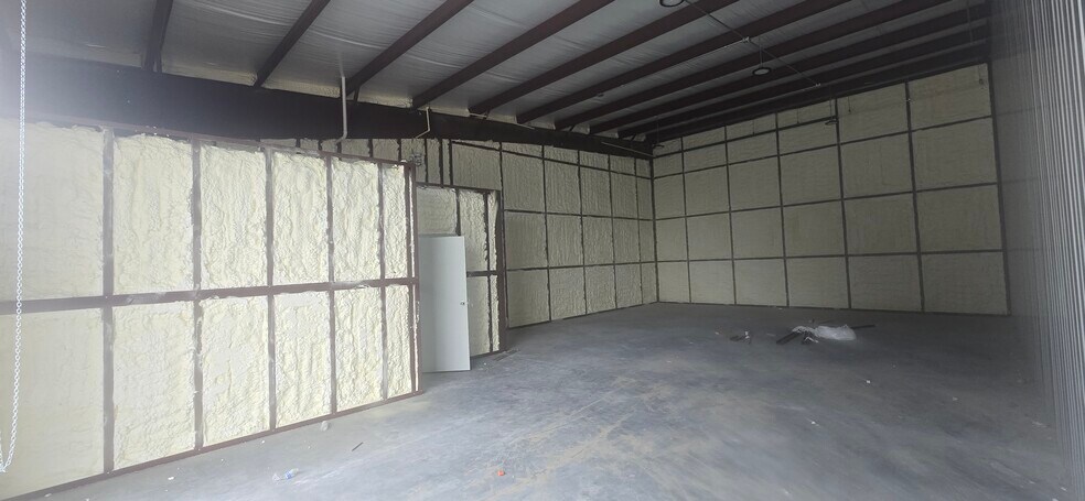 More Photos Of 19021 McKenzie Ln, Porter Warehouse For Lease