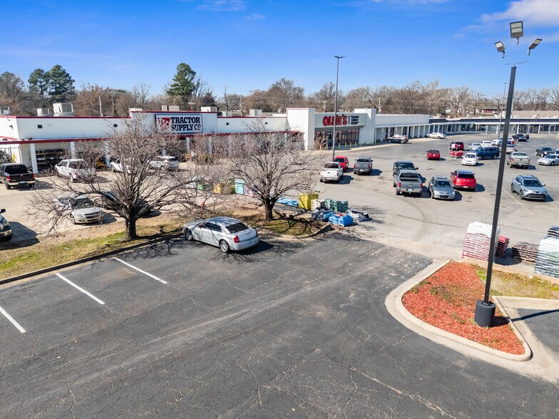 More Photos Of 1900 E Cherokee Ave, Sallisaw Storefront For Sale