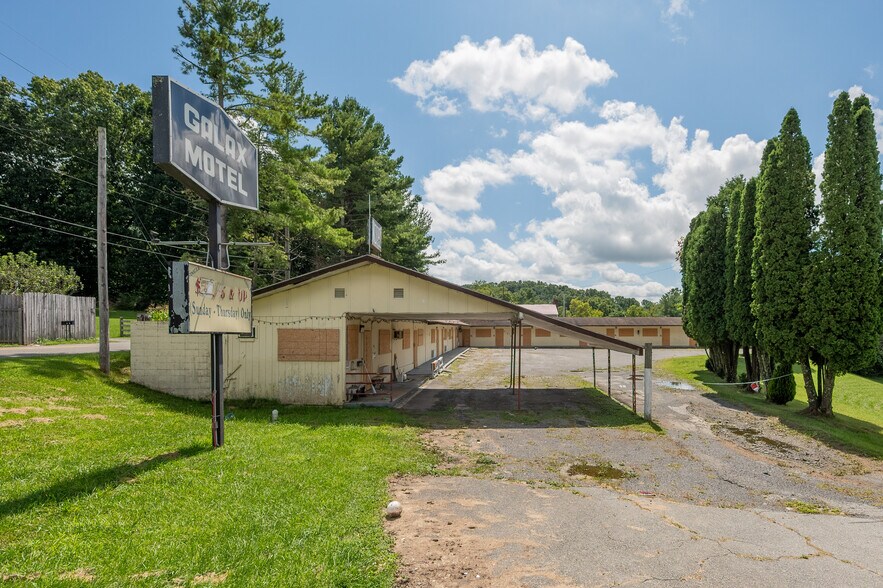 More Photos Of 549 E Stuart Dr, Galax Hotel For Sale