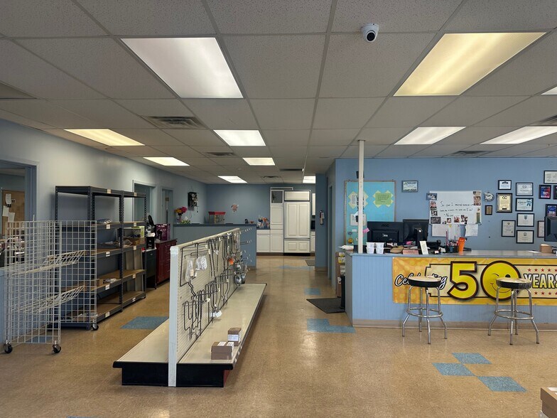 More Photos Of 5612 S 49th St, Lincoln Flex For Sale